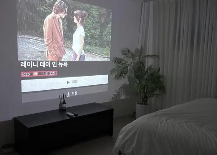 아파트 One - Cozy 3br Near Kocheok Dome & Airport Bus *